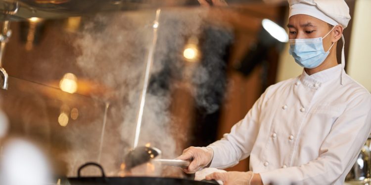 ANMELDT etter å ha servert juletallerken med SOYASAUS!